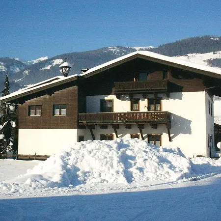 Spacious Near Area In *