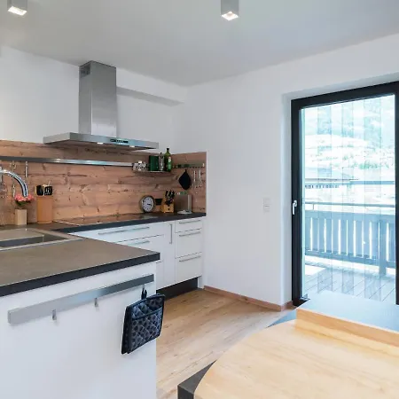 Apartment Spacious Near Area In