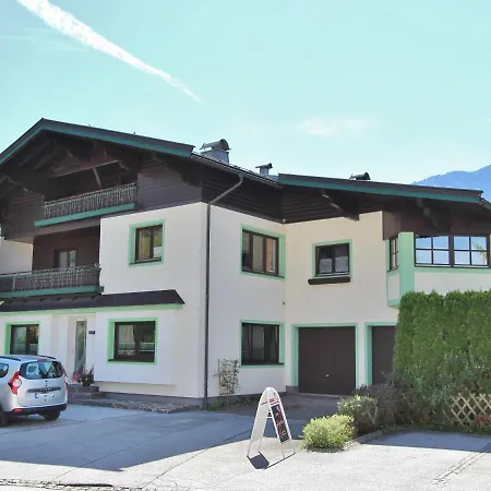 Spacious Near Area In Apartment *