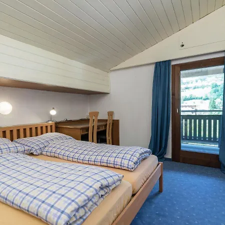 Spacious Near Area In Apartment *
