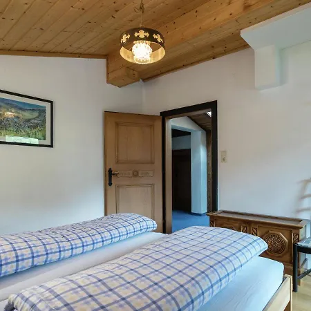 Spacious Near Area In Apartment *