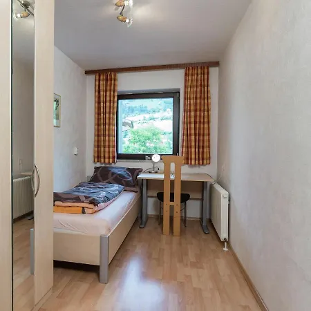 Spacious Near Area In Apartment