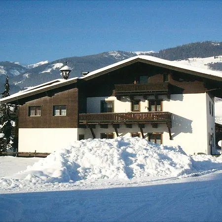 In Near Zell Am Lift アパート